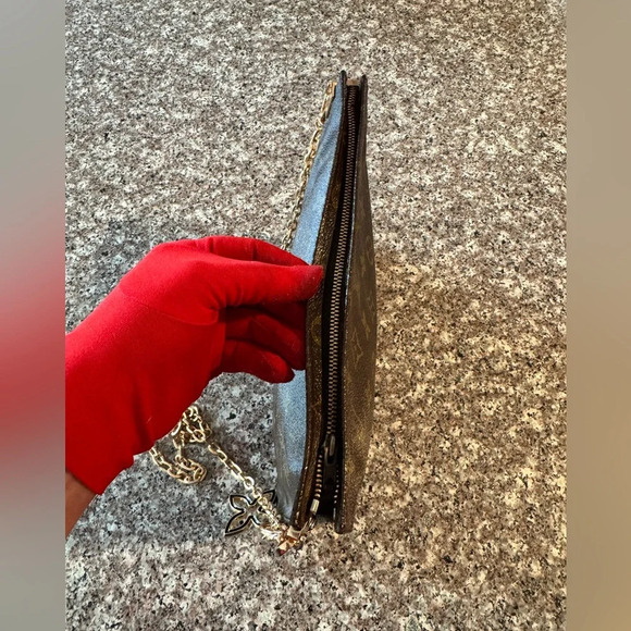 - Vintage LOUIS VUITTON Monogram Pouche Toilette 26 Clutch Bag converted - Picture 10 of 17